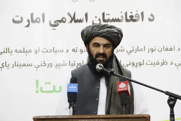فراغت ده‌ها راننده شرکت امارتی افغان‌تور از سمینار ارتقای ظرفیت 
