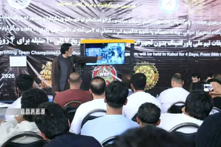 شرکت حدود ۱۵۰ ورزشکار در سمینار آموزشی پاورلیفتینگ