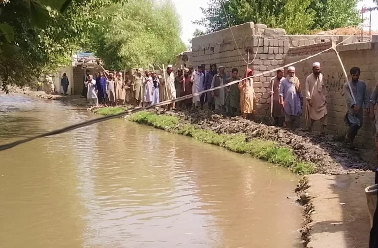 کار پاک‌کاری کانال پاچا جوی  شهر مهترلام آغاز شد