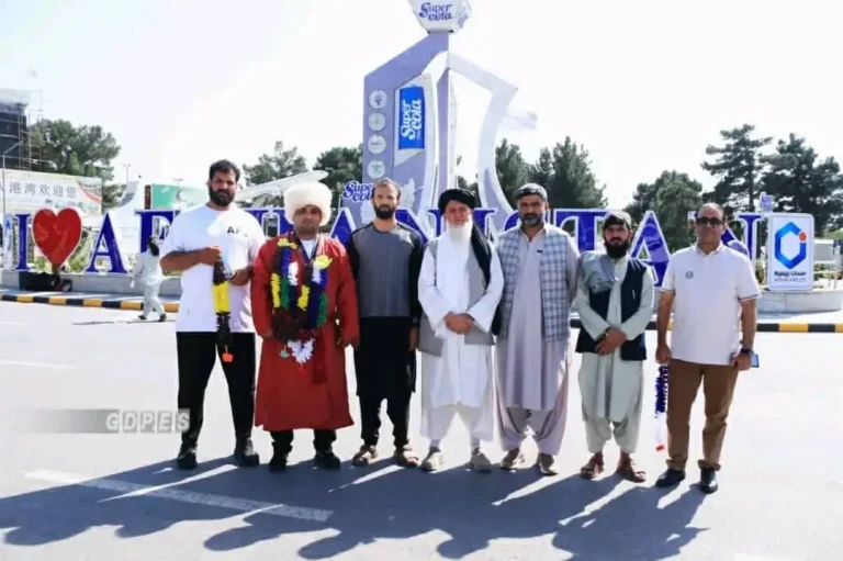 کشتی‌گیر‌ افغانستان با مدال برنز به کشور بازگشت