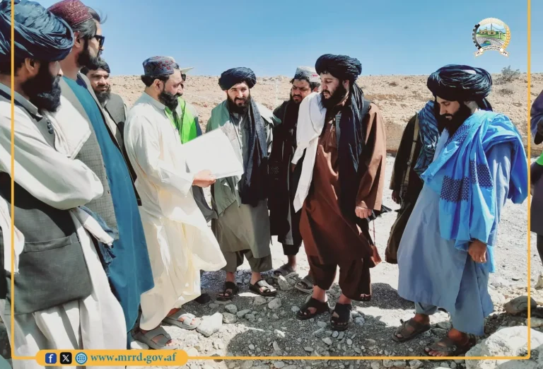 آغاز ساخت سه بند کوچک آب در فراه