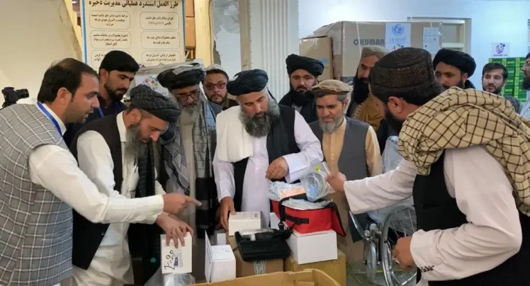 نزدیک به ۱۰۰ قلم تجهیزات طبی به ریاست صحت عامه پکتیا مساعدت شد
