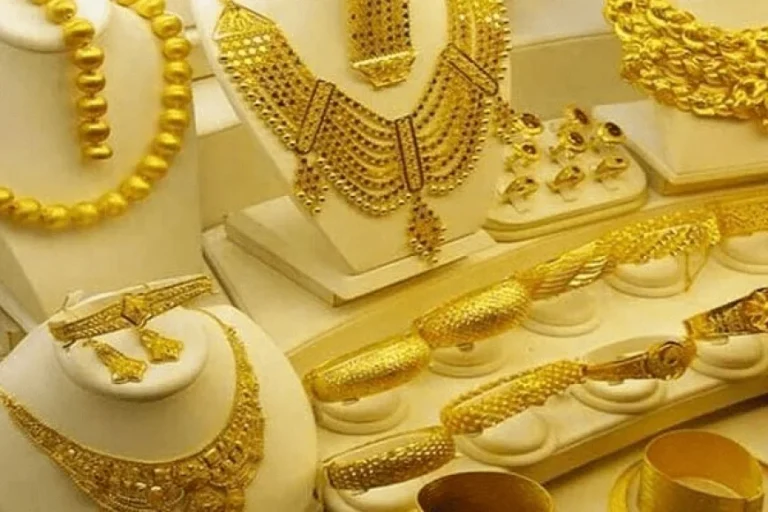 یک انس طلا در بازار جهانی ‌‌چهارهزارو ۱۹۶ دالر عرضه می‌شود