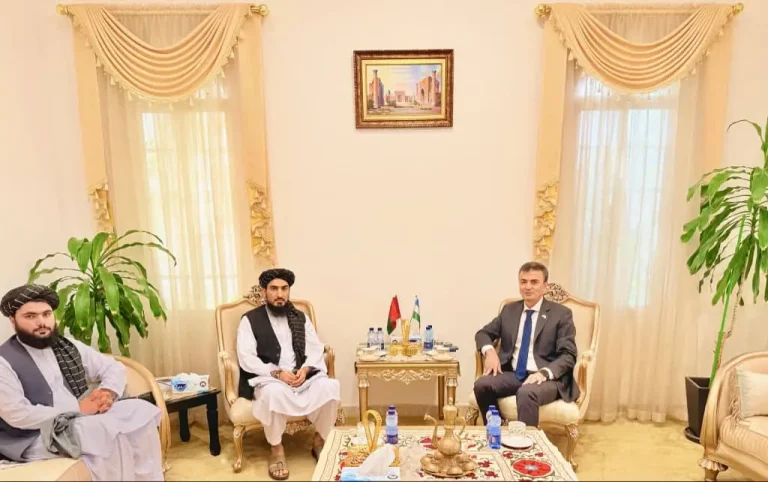 تأکید دیپلوماتان افغانستان و اوزبیکستان بر گسترش روابط دوجانبه