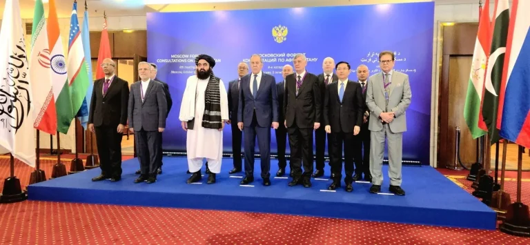 مولوی متقی: مشکلات میان افغانستان و پاکستان از راه گفت‌وگو حل‌شدنی است