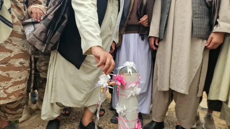نزدیک به هزار و ۷۰۰ خانواده در بادغیس از آب نوشیدنی مستفید شدند