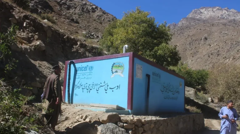 بهره برداری از یک شبکه آب‌رسانی در نورستان 