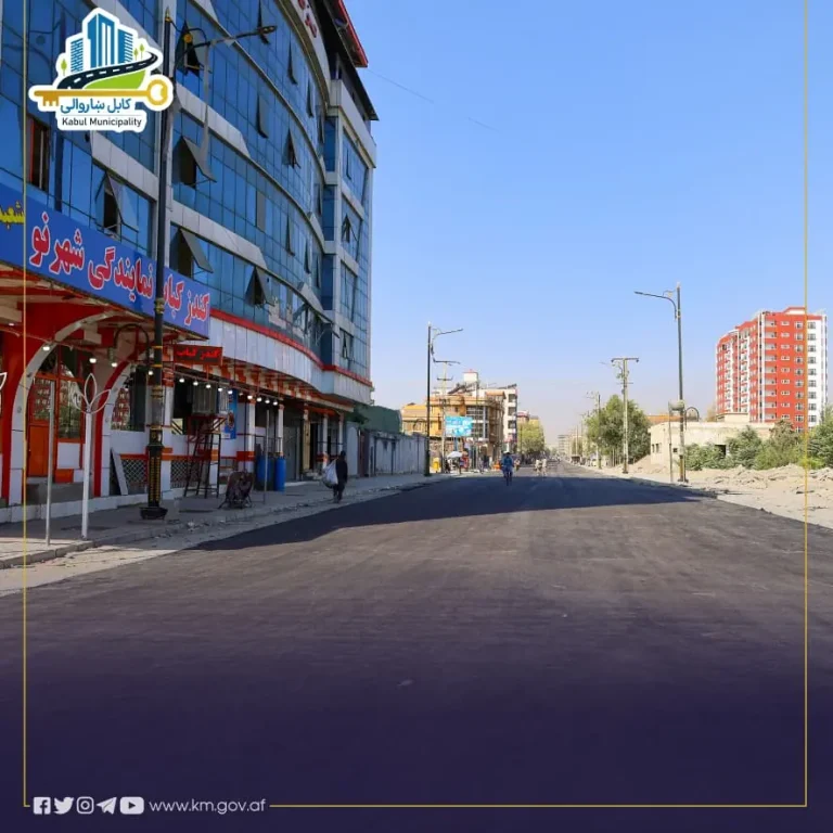قیرریزی لایهٔ دوم سرک اتصالی سه‌راهی ناحیهٔ پنجم تا سرک سیلو تکمیل شد