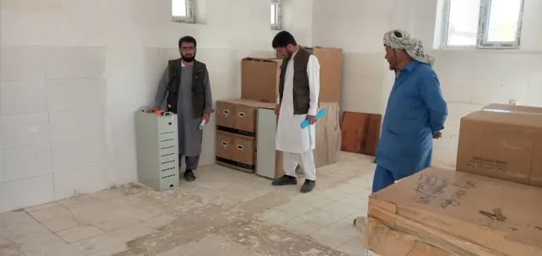 شفاخانه ولسوالی لعل و سرجنگل غور با برق آفتابی تجهیز می گردد