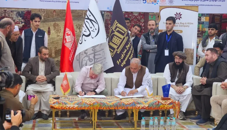 تفاهم‌نامه صادرات قالین‌های افغانستان به بازارهای اروپا امضا شد