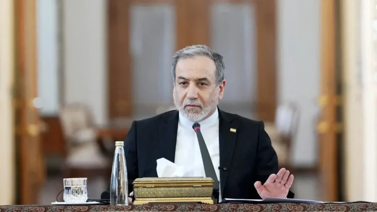 وزیر امور خارجۀ ایران دربارۀ پیامدهای زیست‌محیطی جنگ بر منطقه هشدار داد