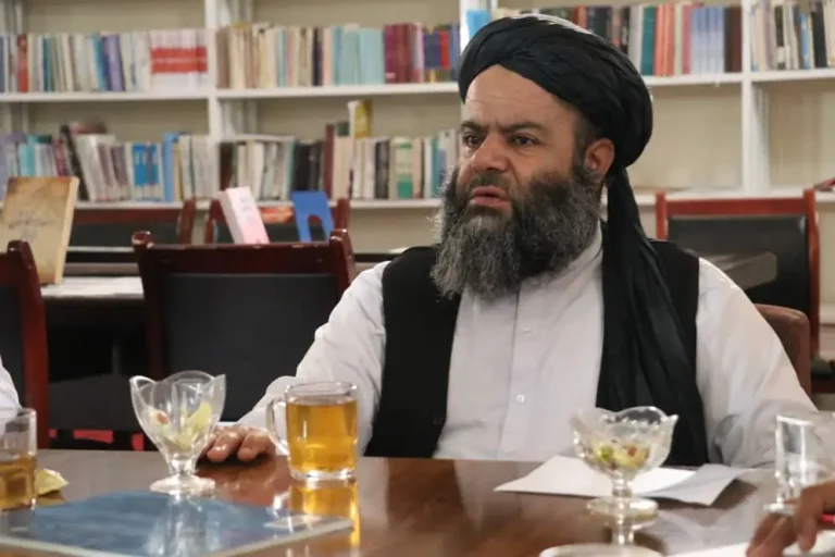 معین  فرهنگ و هنر  وزارت اطلاعات و فرهنگ، بر رشد هنر های خطاطی، رسامی و نقاشی تاکید کرد 