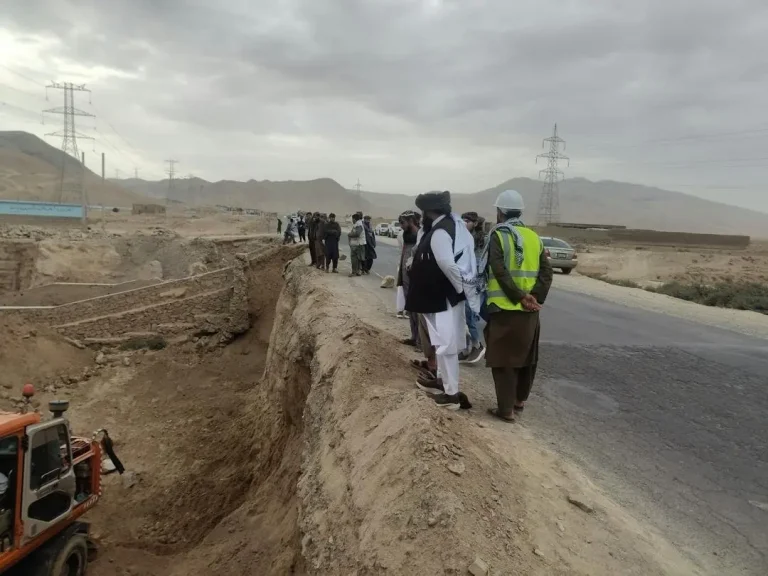 آغاز کار دو پروژه حفظ و مراقبت سرک‌ها به ارزش ۱۹ میلیون افغانی در بغلان