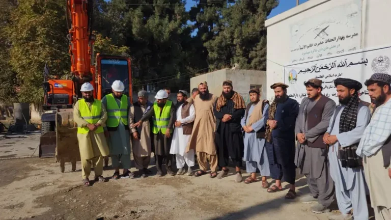 چهار سرک در شهر پلخمری بغلان کانکریت ریزی می‌شود