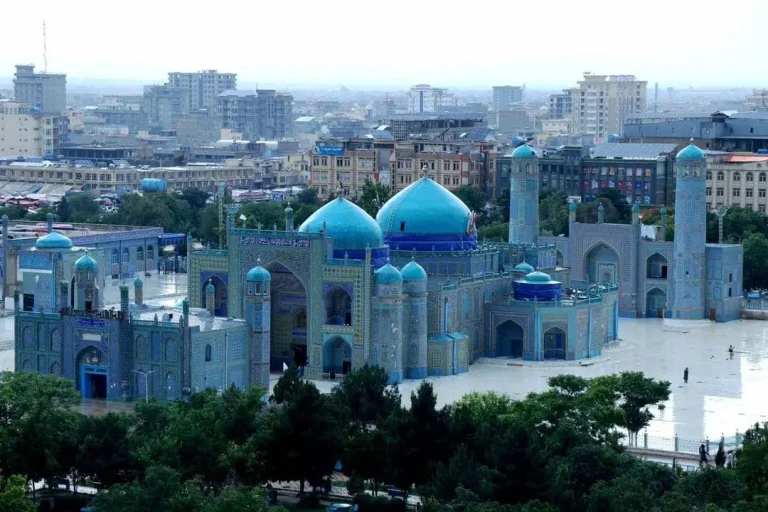 وزیر ترانسپورت روند کار پروژه‌های ساختمانی میدان هوایی مزارشریف را بررسی کرد