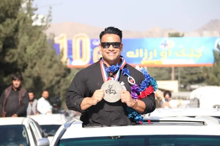 علی بلال نایب‌قهرمان سه‌دوره رقابت‌های مستر المپیا به کشور بازگشت