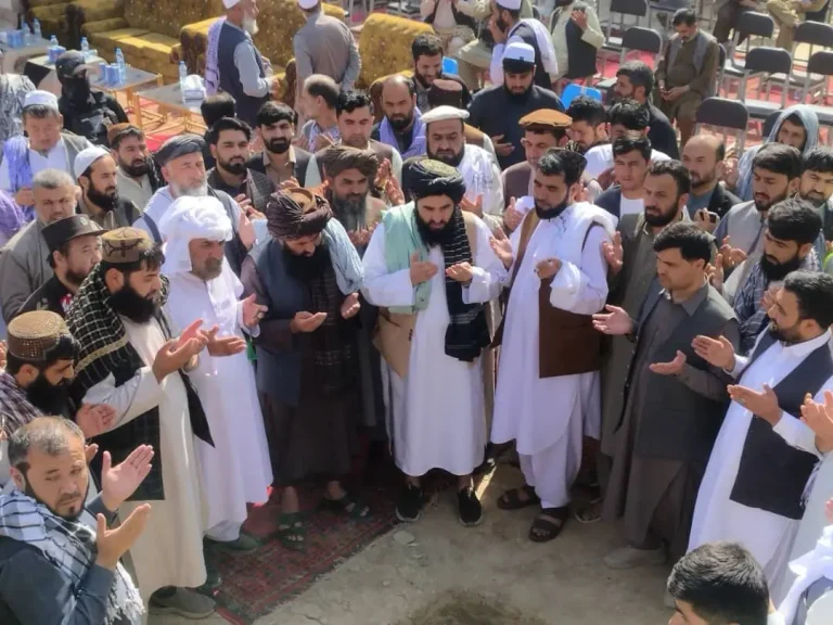 کار ساخت دو مارکیت تجارتی در بغلان آغاز شد 