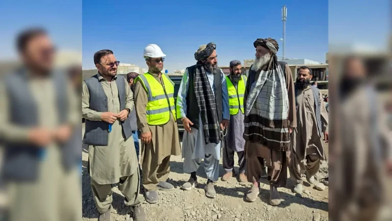 وزیر فواید عامه روند ساخت جاده ۸ کیلومتری در سپین بولدک را بررسی کرد