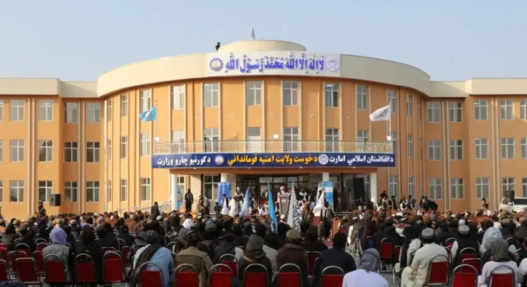 وزیر امور داخله، تعمیر اداری جدید قوماندانی امنیه خوست را افتتاح کرد