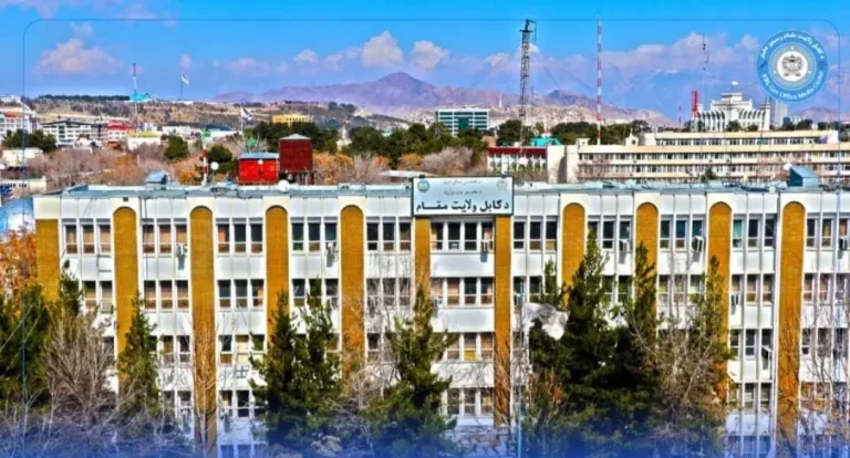 والی کابل بر اتخاذ تدابیر برای جلوگیری از خطرات احتمالی کوه چهل‌ستون تأکید کرد