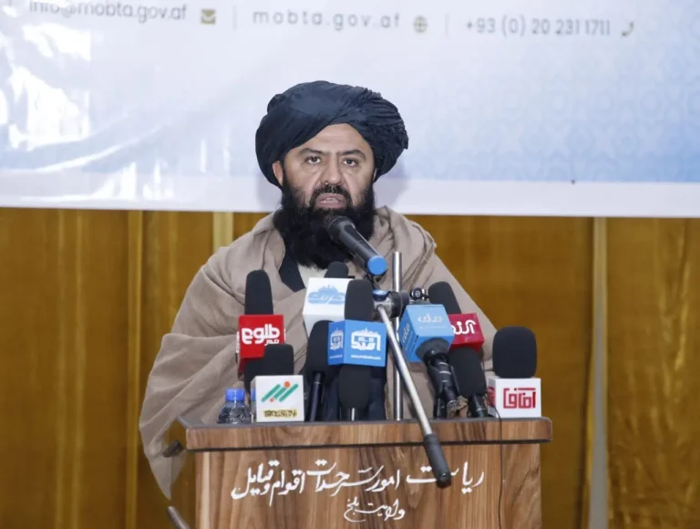 معین وزارت امور سرحدات اقوام و قبایل  بر آموزش جوانان و سرمایه‌گذاری داخلی تأکید کرد