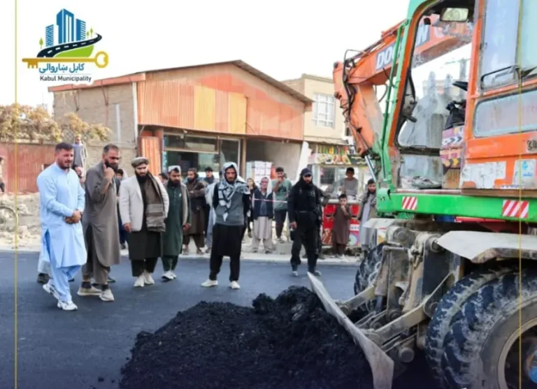 جلوگیری از کار غیرمعیاری قیرریزی در سرک اتصالی سه‌راهی علاءالدین–چهارقلعه چهاردهی
