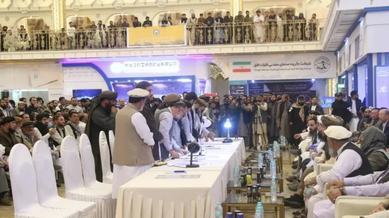 فروش بیش از ۱۴ میلیون افغانی زمرد پنجشیر در نخستین مزایده نمایشگاه بین‌المللی افغانستان