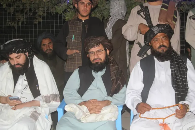 محفل مشاعرهٔ عنعنه یی "گل عناب" در فراه برگزار شد